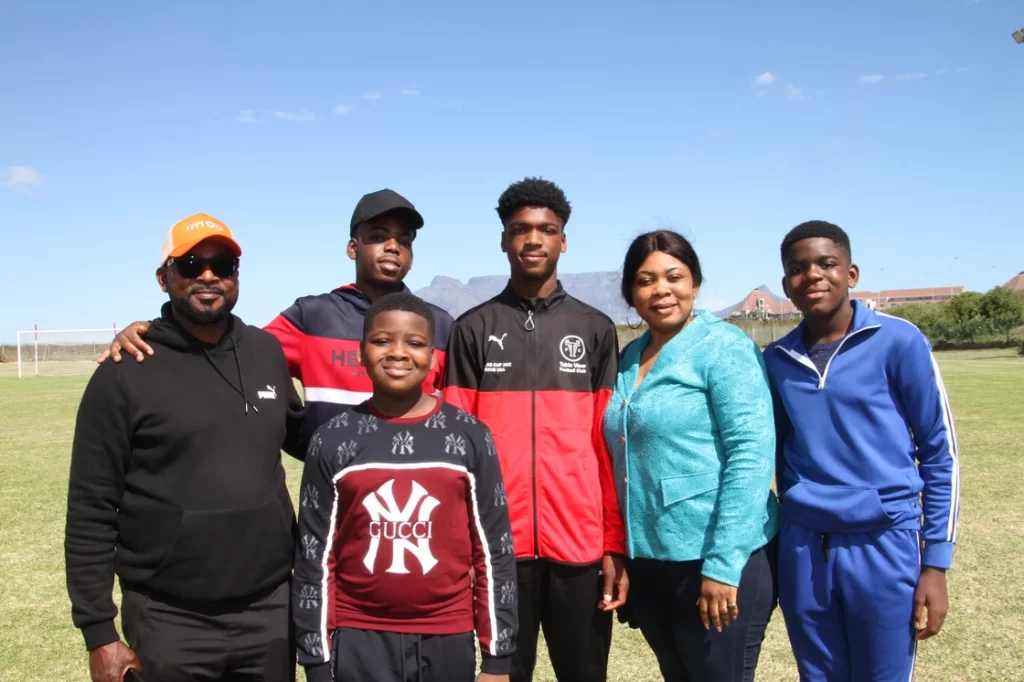 879a13_086e042a25f94d15ab5c4121b803e549_mv2