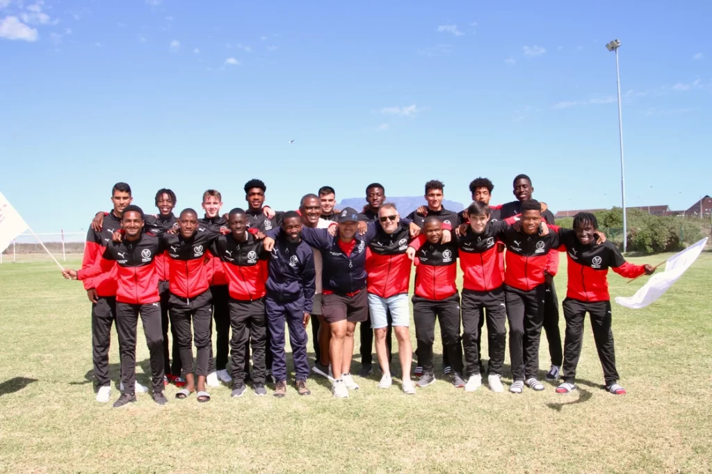 879a13_a23672a12f124e3ba2911c9603ca74c0_mv2